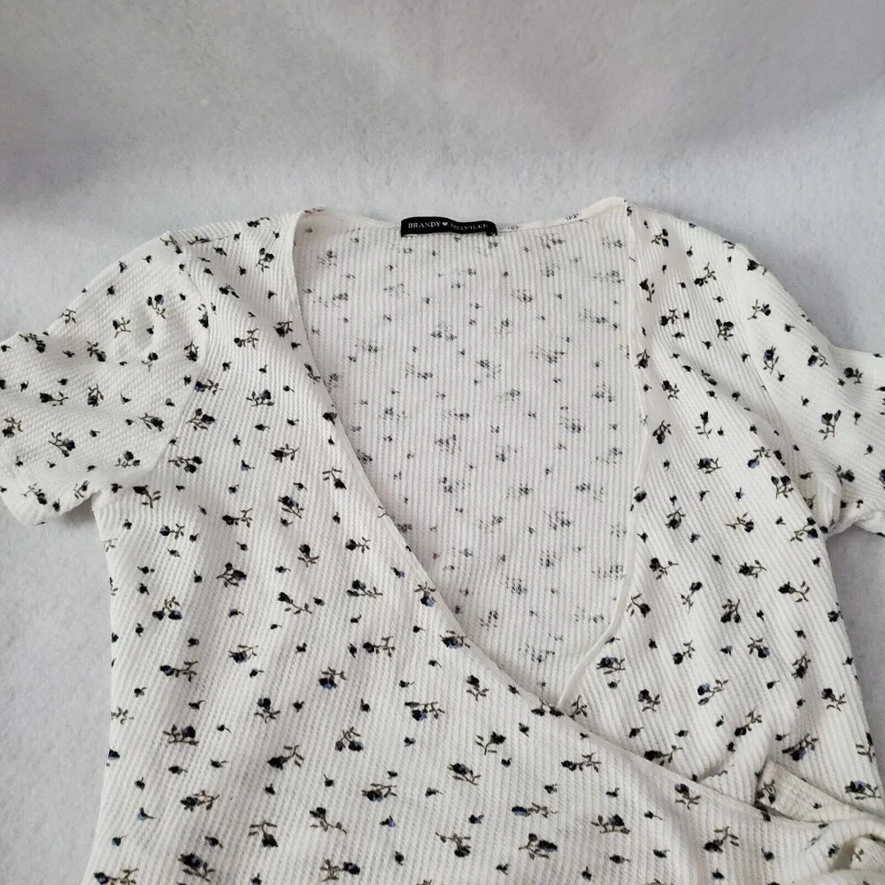 Brandy Melville Top Blue Rosebud Short Sleeve Crop Wrap Around - Picture 6 of 10